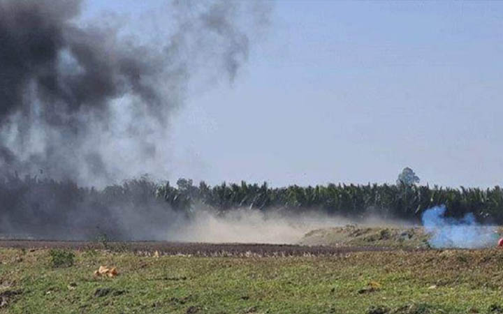 বিকট শব্দে সীমান্ত এলাকা থেমে থেমে কেঁপে উঠছে