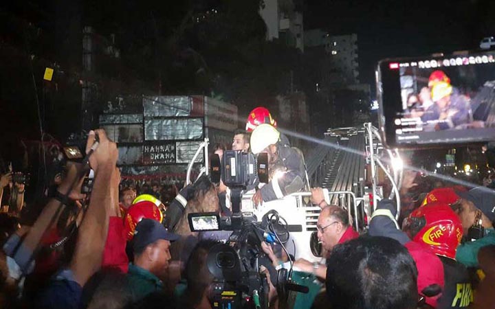 বেইলি রোডে আগুন, উদ্ধার কাজে যোগ দিয়েছে বিজিবি