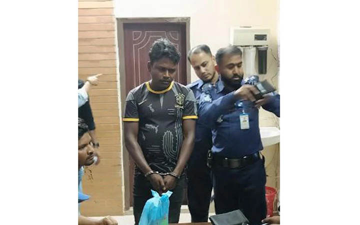 চবিতে প্রকাশ্যে যুবকের মদ্যপান, পরে মুচলেকা দিয়ে মুক্তি