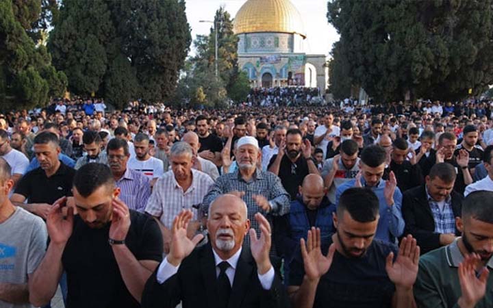 রমজানের শেষ শুক্রবারে আল-আকসায় ১ লাখ ২০ হাজার মুসল্লি