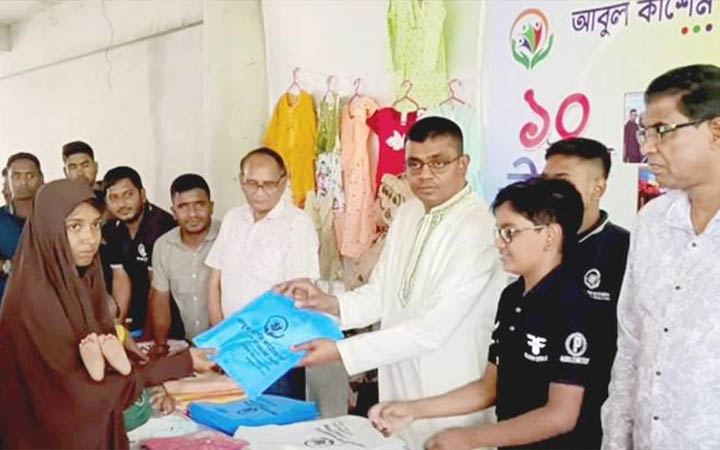 সুজানগরে ১০ টাকায় ঈদ বাজার!