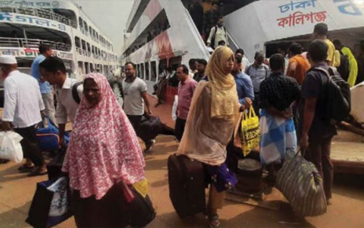 সদরঘাটে ঢাকায় ফেরা যাত্রীর চাপ বাড়ছে