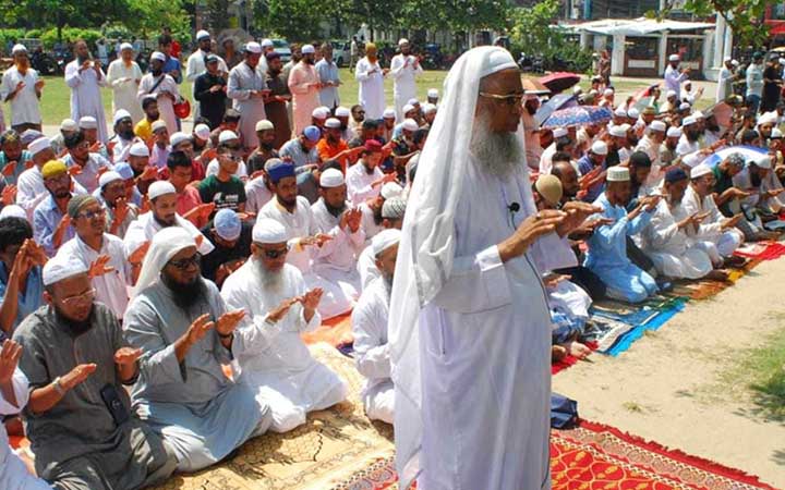 খুলনায় বৃষ্টির জন্য নামাজ আদায়