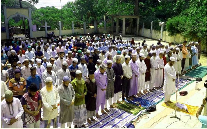 জুমার নামাজে পাহাড়ে বৃষ্টির জন্য বিশেষ মোনাজাত