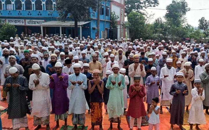 সোনারগাঁয়ে ইসতিসকার নামাজ আদায়