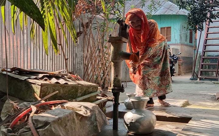 নামছে স্তর, রাজবাড়ীতে কোথাও মিলছে না পানি