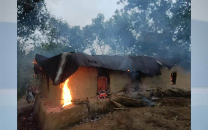 বজ্রপাতে বসতঘরে আগুন, মা-ছেলের মৃত্যু