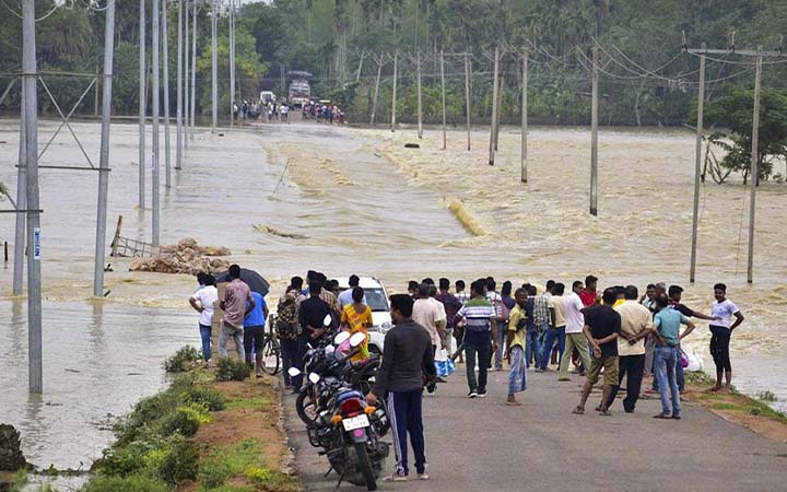 আসামে বন্যা পরিস্থিতির অবনতি; মৃত্যু বেড়ে ১৫