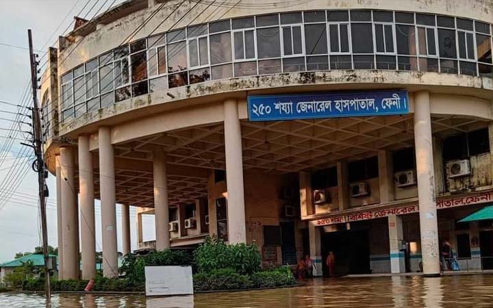 বন্যার্তের চিকিৎসায় ফেনীতে ১৪ ডেডিকেটেড হাসপাতাল