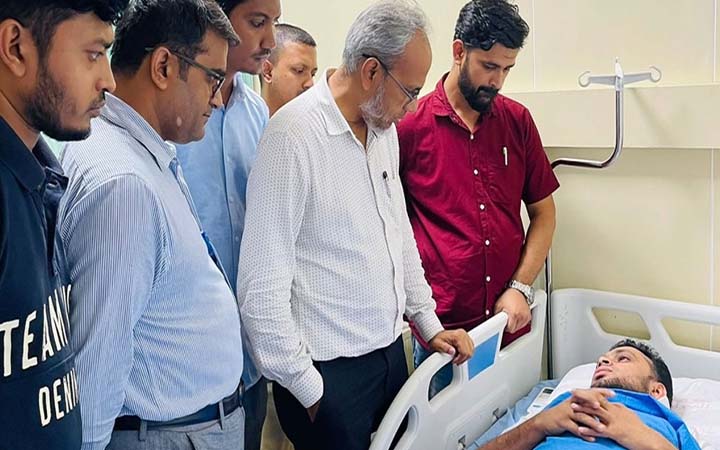 আহত ডাক্তারদের দেখতে ঢামেকে বিএনপি নেতারা