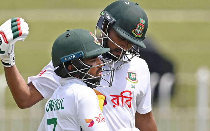 দলকে জয়ের দ্বারপ্রান্তের রেখে সাজঘরে ফিরলেন শান্ত-মুমিনুল