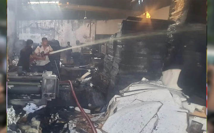 ৬ ঘণ্টার চেষ্টায় নিয়ন্ত্রণে গাজীপুরের প্যাকেজিং কারখানার আগুন