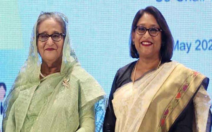 শেখ হাসিনা-পুতুলসহ ১৮ জনের বিরুদ্ধে গ্রেপ্তারি পরোয়ানা