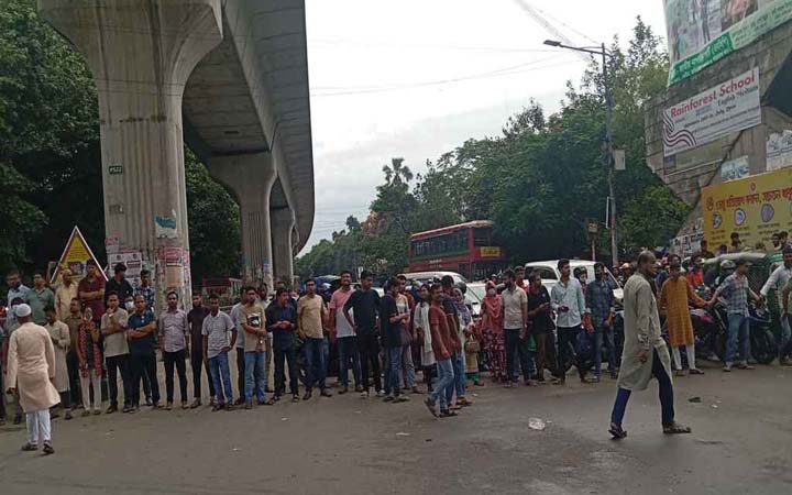 ৪৪তম বিসিএসের ফলাফল পুনর্বিবেচনার দাবিতে শাহবাগ অবরোধ