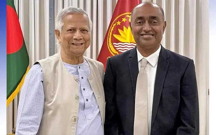 প্রধান উপদেষ্টার সঙ্গে বিদায়ী সাক্ষাৎ করলেন অ্যাটর্নি জেনারেল