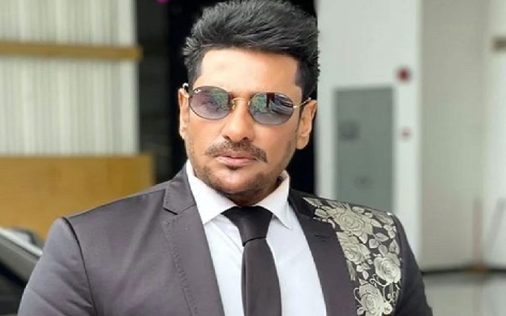 এফডিসিতে ভোট দিতে এলেন অনন্ত জলিল