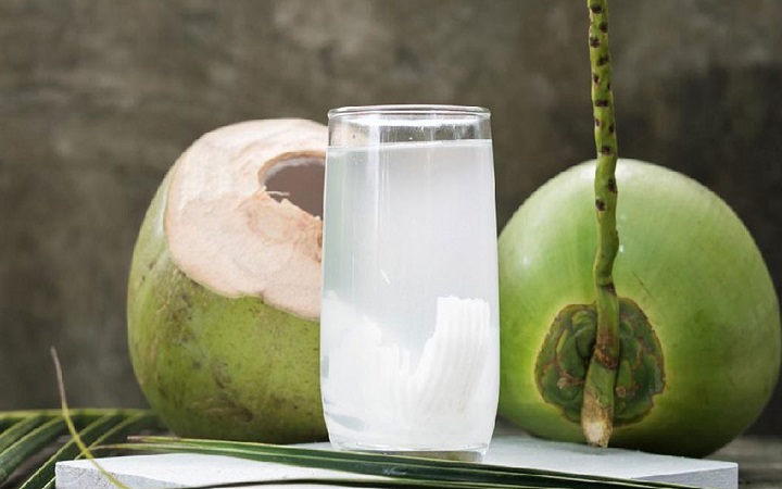 শরীরের যে ৫ উপকার পেতে খাবেন ডাবের পানি