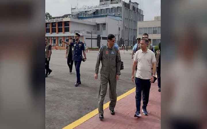 মহেশখালীর পথে প্রধানমন্ত্রী