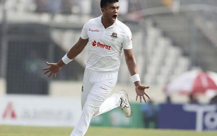 প্রথম ওভারেই তাসকিনের সাফল্য
