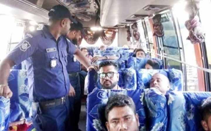 ঢাকা-চট্টগ্রাম মহাসড়কে পুলিশের তল্লাশি