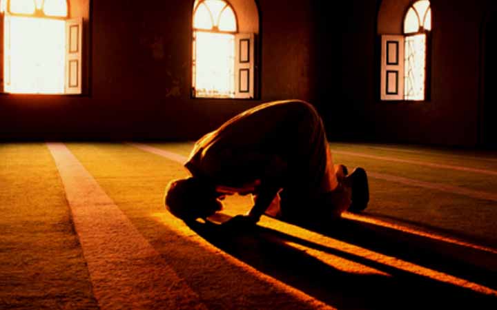 বিশ্বাসীর দুঃখ দূর করে দেয় আল্লাহ