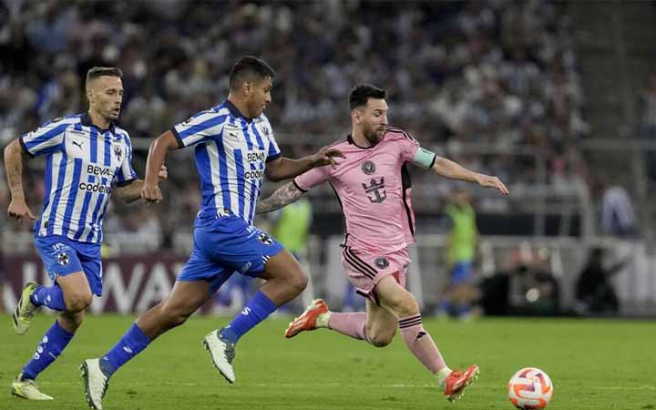 মেসি থেকেও মায়ামিকে সেমিফাইনালে নিতে পারলেন না