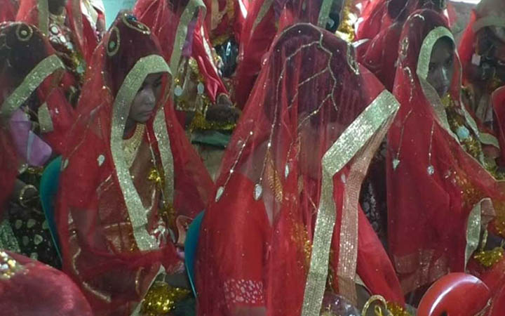 একসঙ্গে ৫০ জোড়া তরুণ-তরুণীর জাঁকজমকপূর্ণ বিয়ে