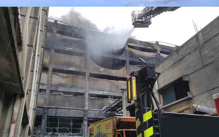 ৩২ ঘণ্টা পুড়ে অঙ্গার গাজী টায়ার কারখানা, ভবনটি ধসে পড়ার শঙ্কা