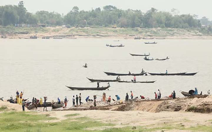 সিলেটের সাদা পাথরে লাগামহীন লুটপাট, বিলীন প্রাকৃতিক সৌন্দর্য