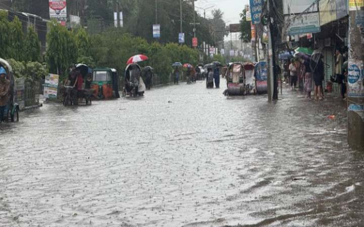 তলিয়ে গেল ফেনী, মৌসুমের সর্বোচ্চ বৃষ্টিপাত