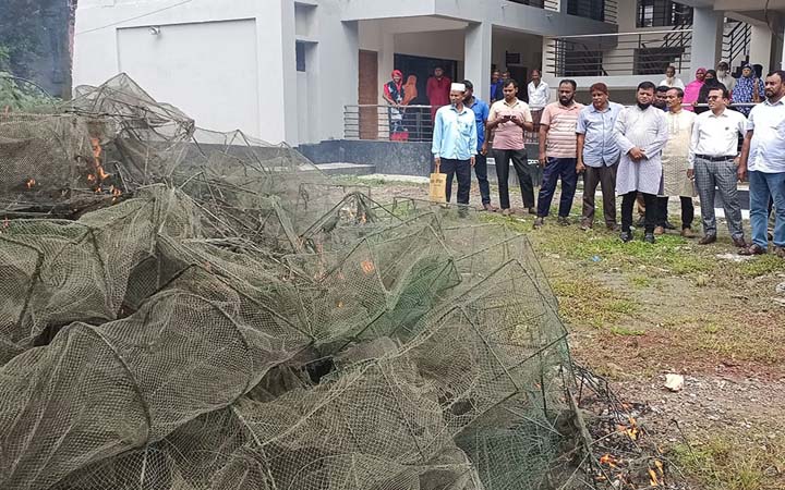 বাউফলে অবৈধ জাল পুড়িয়ে ধ্বংস