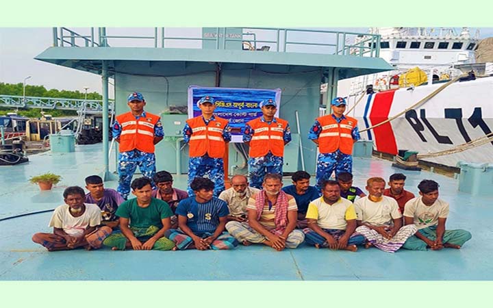 গভীর সমুদ্রে তিন দিন ধরে ভাসতে থাকা ১৩ জেলে উদ্ধার