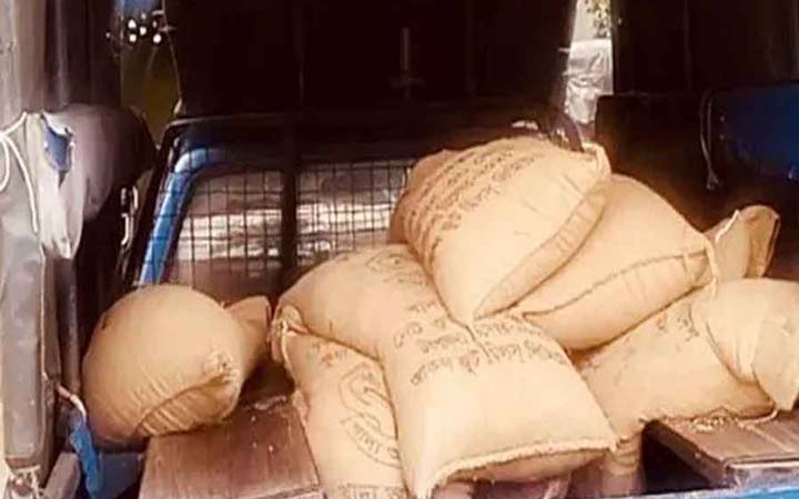 গোয়ালঘর থেকে খাদ্যবান্ধব কর্মসূচির ৯১ বস্তা চাল জব্দ