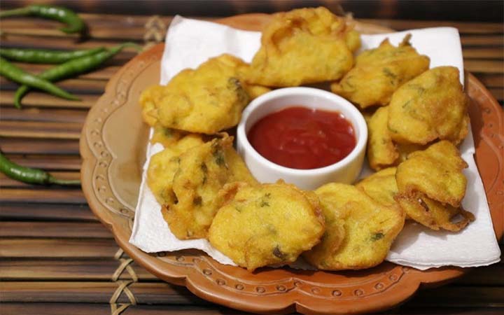 বিকেলের নাস্তায় ঝাল ঝাল পাউরুটির বড়া