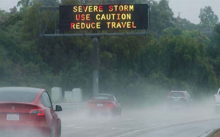 মেক্সিকোতে তাণ্ডবের পর ক্যালিফোর্নিয়ায় আঘাত হেনেছে হিলারি