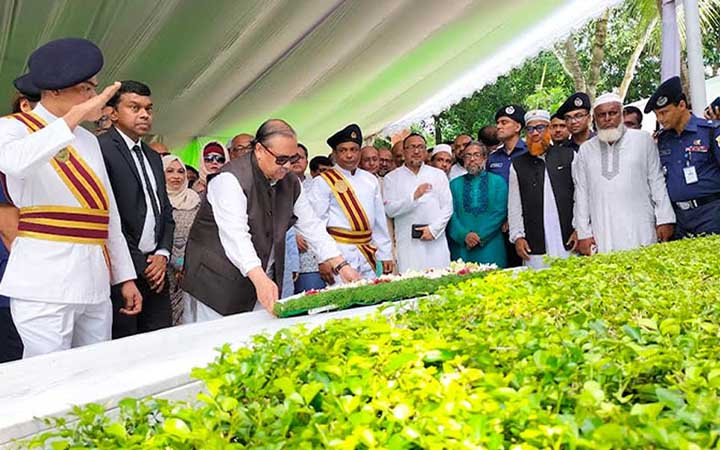 বঙ্গবন্ধুর সমাধিতে প্রধান বিচারপতির শ্রদ্ধা