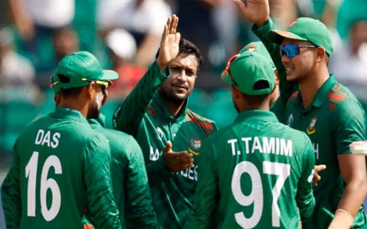 সাকিবের জোড়া শিকার