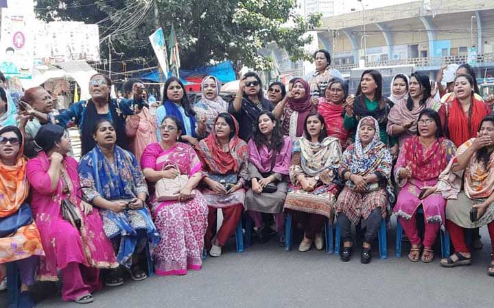 রাজধানীতে সতর্ক অবস্থানে যুব মহিলা লীগ