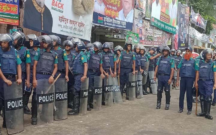 অবরোধ: কঠোর অবস্থানে আইনশৃঙ্খলা বাহিনী