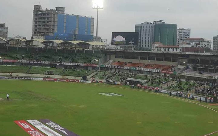 আলোক স্বল্পতায় বন্ধ খেলা
