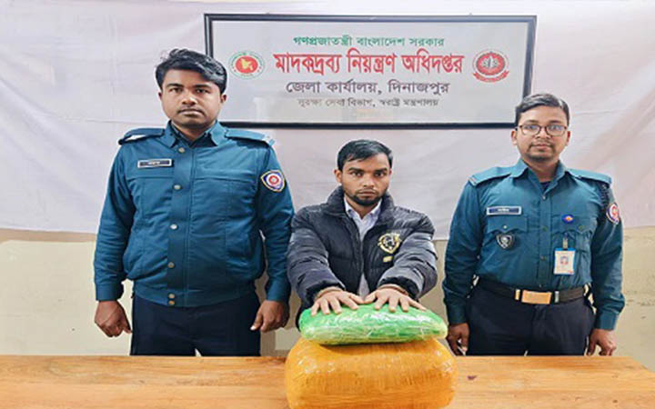 দিনাজপুরে মাদক কারবারি আটক
