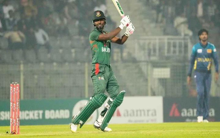 জাকেরর বিধ্বংসী ইনিংস নিয়ে যা জানালেন মিরাজ