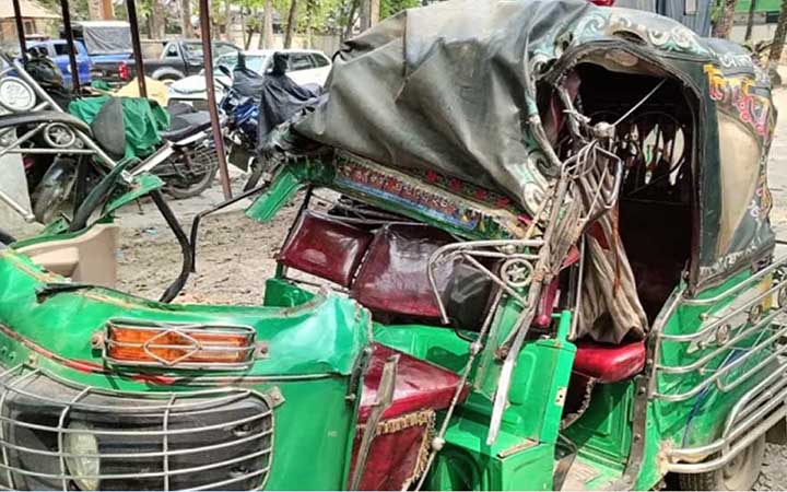 ত্রিশালে বাসচাপায় অটোরিকশার ২ যাত্রী নিহত