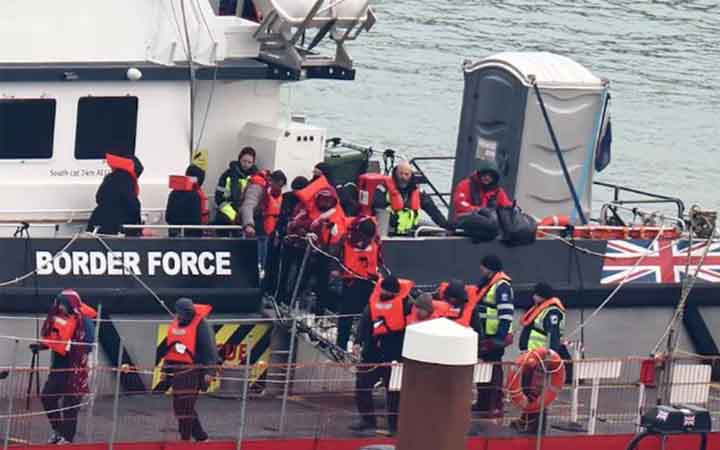 অভিবাসীদের পৌঁছানোর নতুন রেকর্ড ব্রিটেনে
