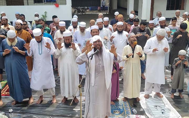 নোয়াখালীতে বৃষ্টির প্রার্থনায় ইসতিসকার নামাজ আদায়