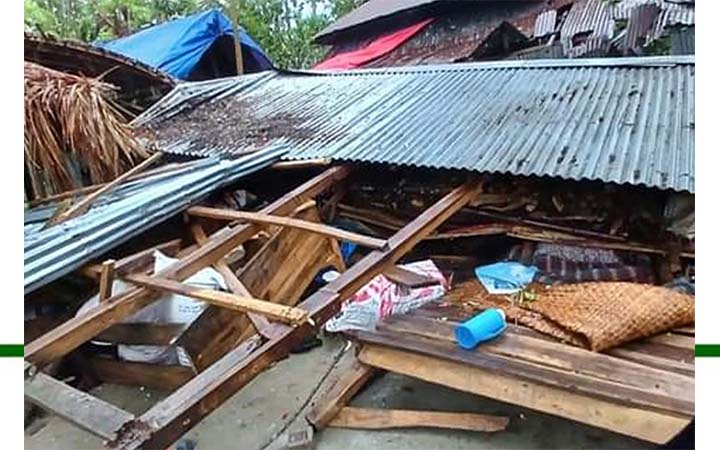 ভোলায় ঝড়ে ঘরচাপায় নারীর মৃত্যু, বাঁধ ধসে ৩০ গ্রাম প্লাবিত