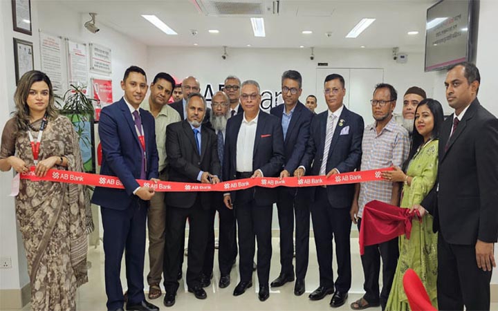 চট্টগ্রামে এবি ব্যাংকের স্থানান্তরিত মোমিন রোড শাখার উদ্বোধন