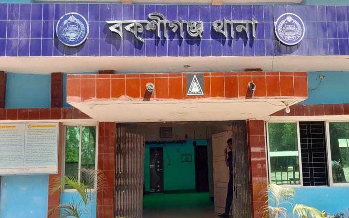 স্বামীর গোপনাঙ্গ কর্তন, স্ত্রী ও ভাগ্নে আটক