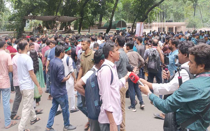 যমুনার সামনে ৩৫ প্রত্যাশীদের সঙ্গে পুলিশের সংঘর্ষ