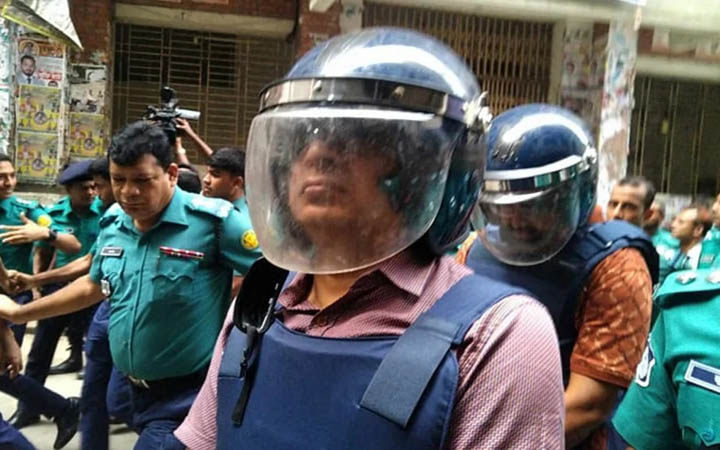 যে কৌশলে সেনানিবাসে আশ্রয় নেন সাবেক আইজিপি মামুন